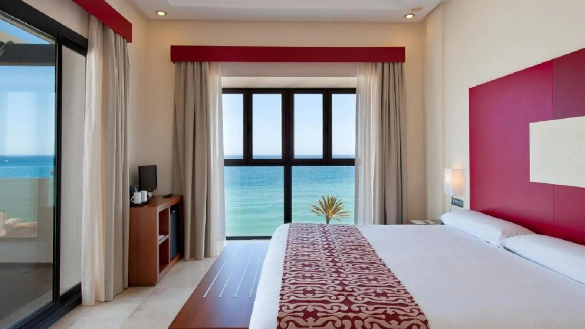 Estepona Hotel & Spa Resort 4*,