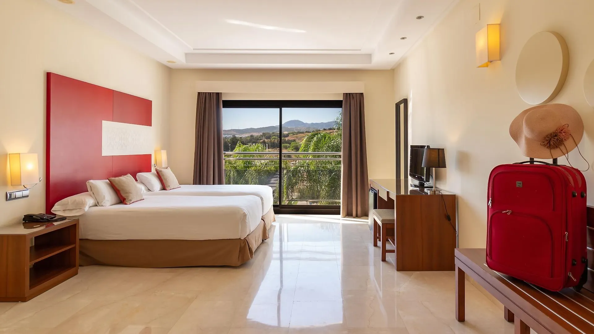 Estepona Hotel & Spa Resort 4*,